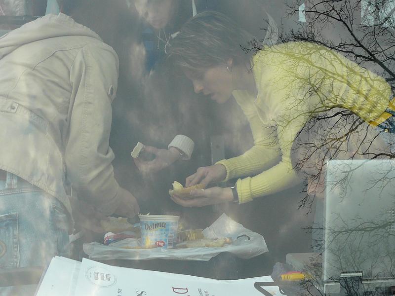 festiwal 2008 (50).jpg - Tak się robiły kanapki